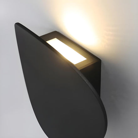 Moderne LED Wandleuchte aus Aluminium in Ovalem Design – Lunavera