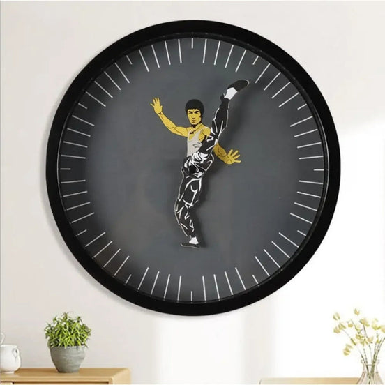 ZenStrike Wanduhr – Rundes Design mit Kampfkunst-Motiv