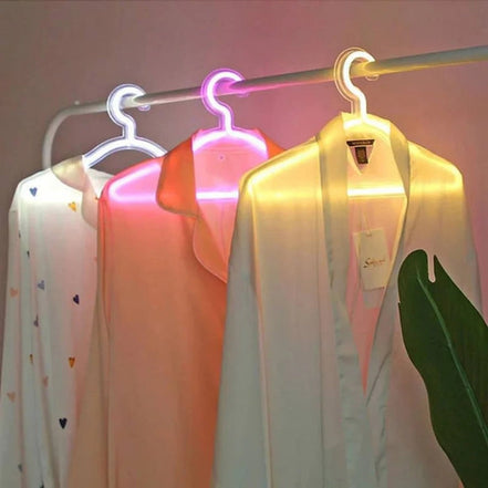 ClosetGlow LED-Kleiderbügel – Beleuchteter Bügel für bessere Übersicht