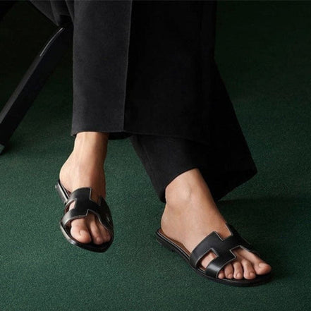 Lunessa Damen Sandalen mit Flacher Sohle und Rutschhemmender Laufsohle