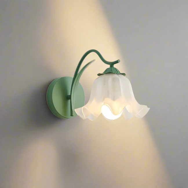 Floréa Wandleuchte – Verspieltes Lichtobjekt im klassischen Stil