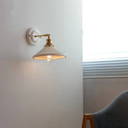 Velmora LED Wandleuchte mit dekorativem Wanddesign