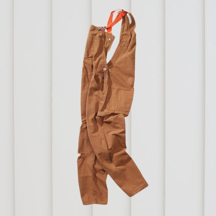 Locker geschnittene Latzhose aus Denim für Alltag und Arbeit