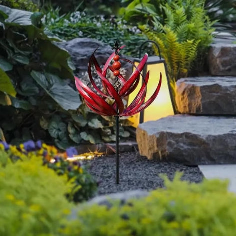 Gartenspinne aus Metall mit windgetriebener Rotation