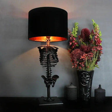 Skelevia Tischleuchte mit Skelettdesign – LED Lampe für dekorative Innenbeleuchtung