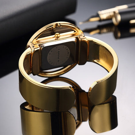 Damen Armbanduhr mit ovalem Zifferblatt und verstellbarem Armband