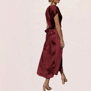 Almira Kleid – Damen ärmelloses Kleid mit Rundhals, Wickeloptik und lockerem Schnitt