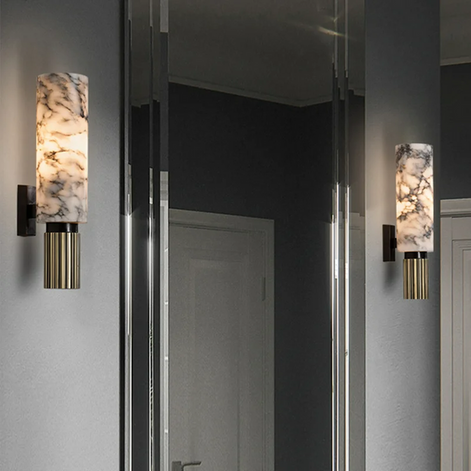 Elegante Marmor-Wandleuchte mit Kupferdetails – Aurevia