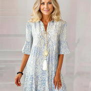 Lorvessa Midikleid mit Allover-Muster und V-Ausschnitt – plissiertes Kleid mit halben Ärmeln