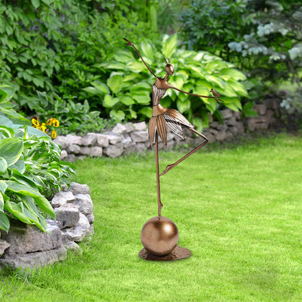 Charmantes Tanzendes Gartenmädchen – Magische Eleganz Für Ihren Außenbereich 5