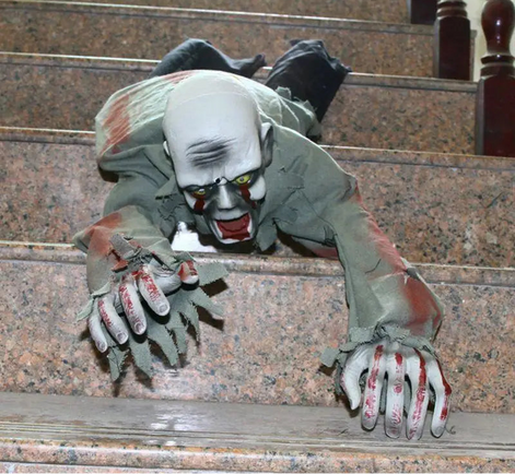 Kriechender Halloween-Zombie mit LED-Augen und Sound – Dreadon