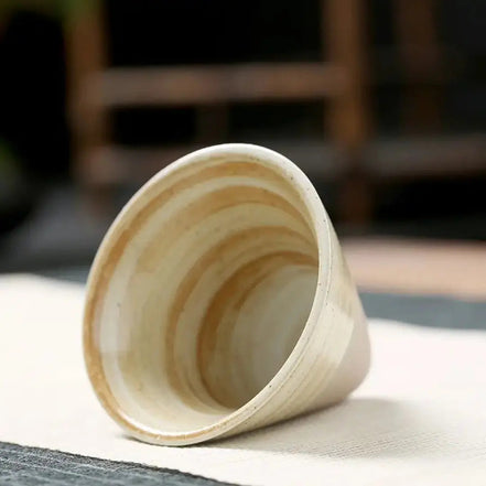 Handgefertigte Kegelförmige Espressotasse – Elegantes Japanisches Design für Genuss 5