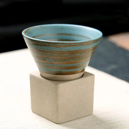 Handgefertigte Kegelförmige Espressotasse – Elegantes Japanisches Design für Genuss 9