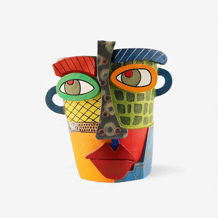 Dekorative Vase mit gesichtsinspiriertem Design für Innen- und Außenbereiche