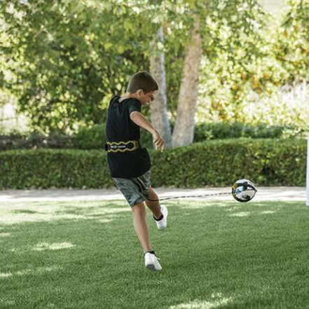 SoloKick Trainingsgurt für selbstständiges Balltraining im Außen- und Innenbereich