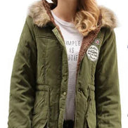Damen Winterparka mit Kapuze und Fellkragen – Norvella