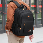 Kompakter Rucksack mit Reißverschluss