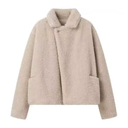 Damen Plüschjacke mit Umlegekragen und Knopfverschluss – Elvara
