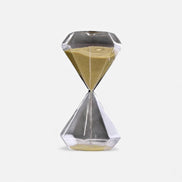 Kreative Sanduhr mit diamantinspiriertem Design für die Tischdekoration