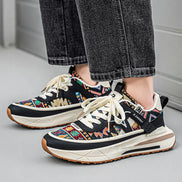 Neravio Sneaker mit Schnürung und profilierter Gummisohle