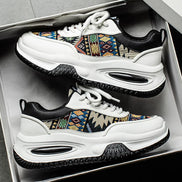 Zanvero Sneaker mit Schnürung und profilierter Gummisohle – Freizeitschuh mit gestickten Details