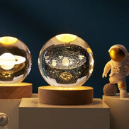 Selena Kristallkugel – Glaslampe mit Mond-, Galaxie-, Saturn- und Sonnensystem-Motiv
