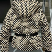 Damen Winterjacke mit Kapuze, Gürtel und wattierter Füllung – Cirella