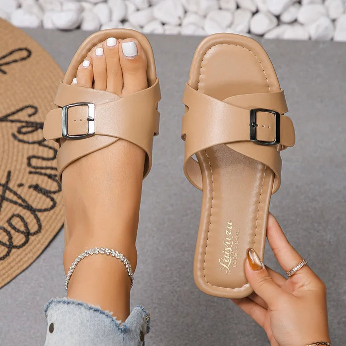 Flache Damen-Pantoletten mit Schnalle und Cut-out-Design – Elenza