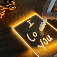 Lunaris LED-Memoleuchte – USB-Acryltafellicht mit Schreibtafel