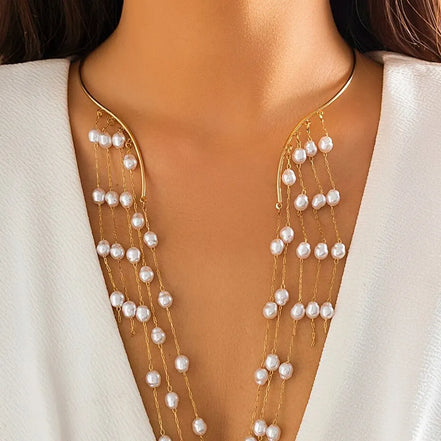 Étoile Damen Halskette mit Perlendetails und Anhänger im Quastendesign
