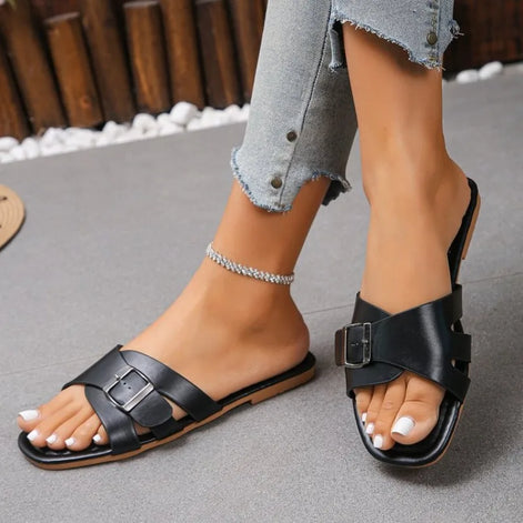 Flache Damen-Pantoletten mit Schnalle und Cut-out-Design – Elenza