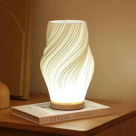 Schicke Spiral-Nachtlichtlampe Gestreifter Schirm – Elegantes Warmes Licht für Modernen Stil 1