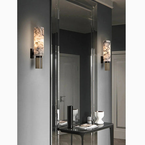 Elegante Marmor-Wandleuchte mit Kupferdetails – Aurevia